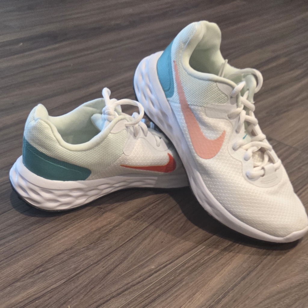 Nike Womens Revolution 6 Running Sneakers Dr9873100